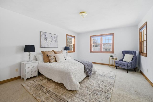 321 E APPLE CREEK ROAD, Appleton, WI 54913