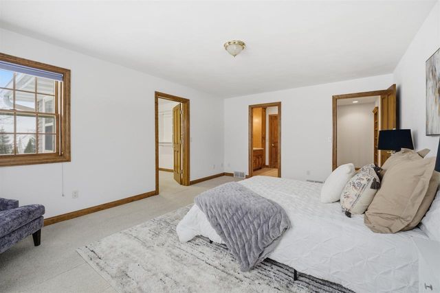 321 E APPLE CREEK ROAD, Appleton, WI 54913