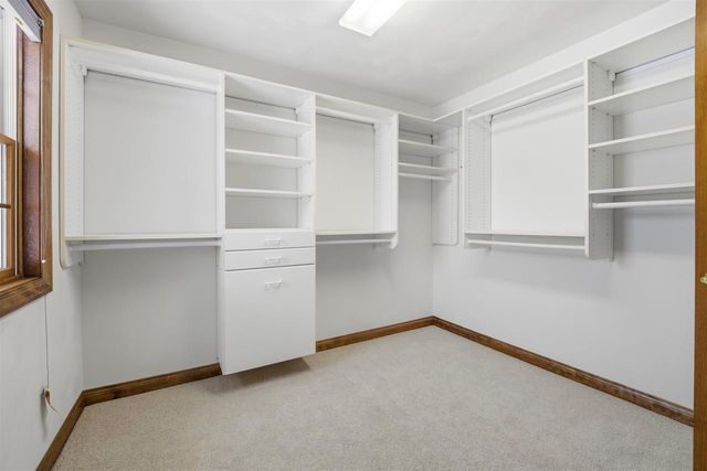 321 E APPLE CREEK ROAD, Appleton, WI 54913