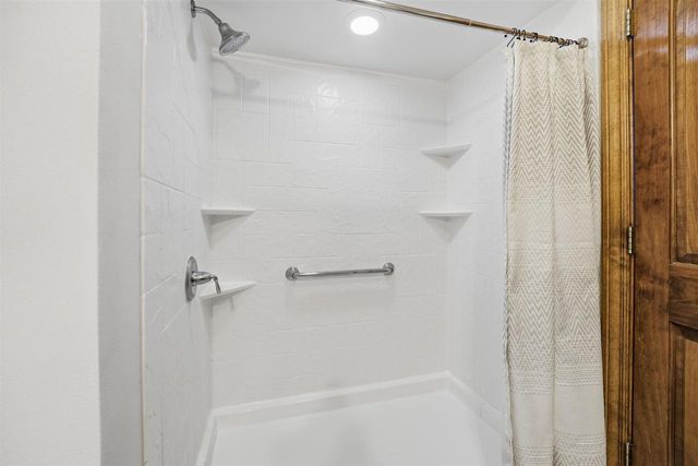 321 E APPLE CREEK ROAD, Appleton, WI 54913