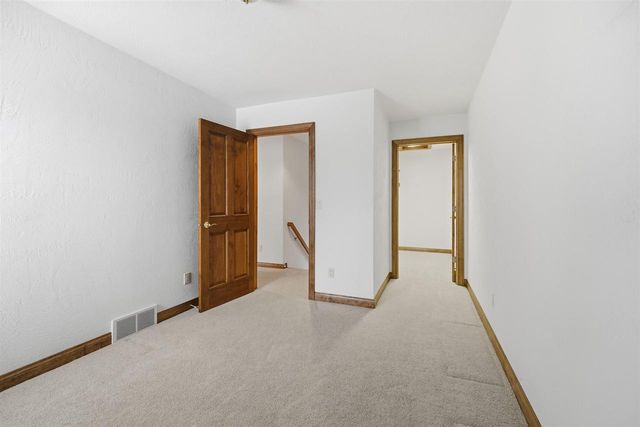 321 E APPLE CREEK ROAD, Appleton, WI 54913