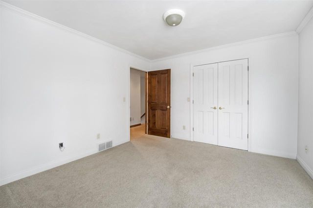 321 E APPLE CREEK ROAD, Appleton, WI 54913