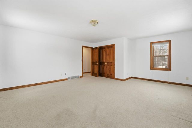 321 E APPLE CREEK ROAD, Appleton, WI 54913