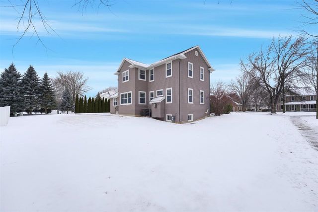321 E APPLE CREEK ROAD, Appleton, WI 54913