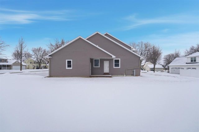 321 E APPLE CREEK ROAD, Appleton, WI 54913