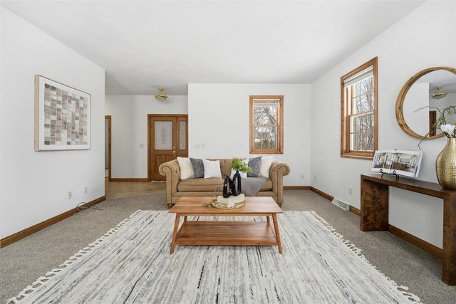 321 E APPLE CREEK ROAD, Appleton, WI 54913