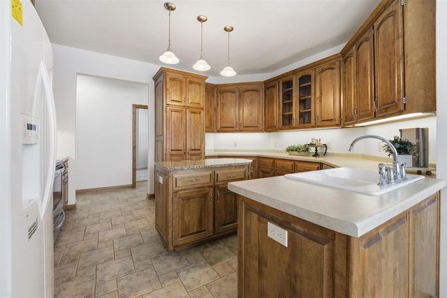 321 E APPLE CREEK ROAD, Appleton, WI 54913