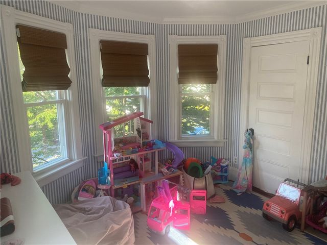 27 Mann Avenue, Newport, RI 02840