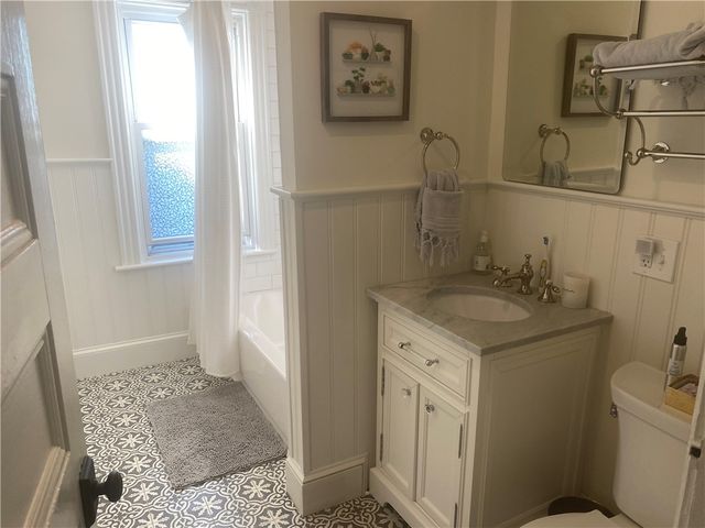 27 Mann Avenue, Newport, RI 02840