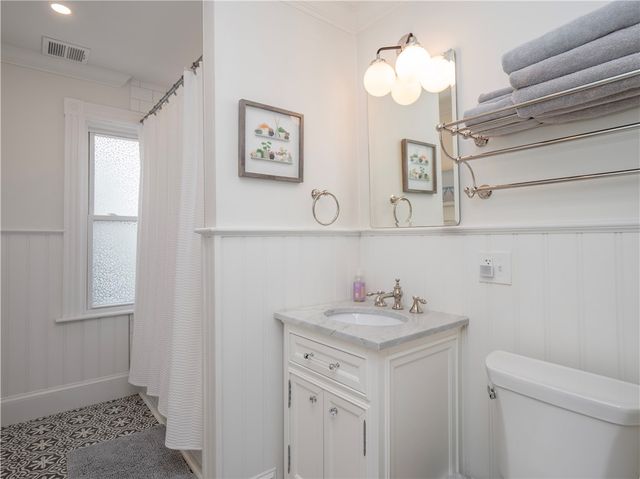 27 Mann Avenue, Newport, RI 02840