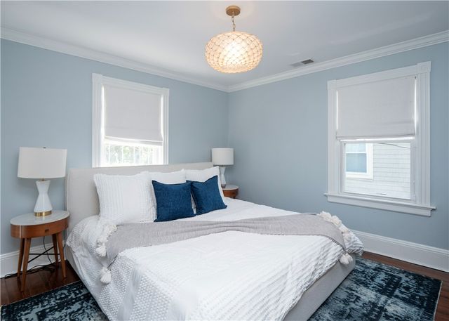 27 Mann Avenue, Newport, RI 02840
