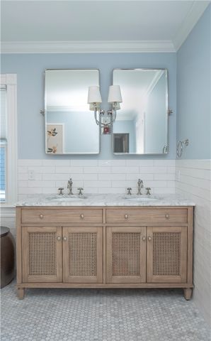 27 Mann Avenue, Newport, RI 02840