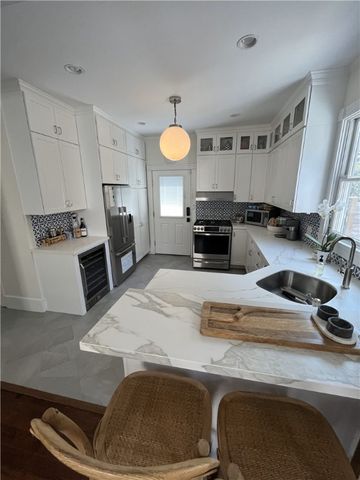 27 Mann Avenue, Newport, RI 02840