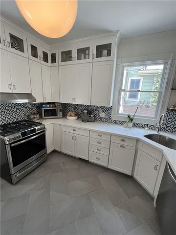 27 Mann Avenue, Newport, RI 02840