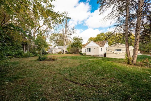 5841 Maryland Avenue N, Crystal, MN 55428