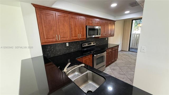 2961 SW 87th Ave 301, Davie, FL 33328