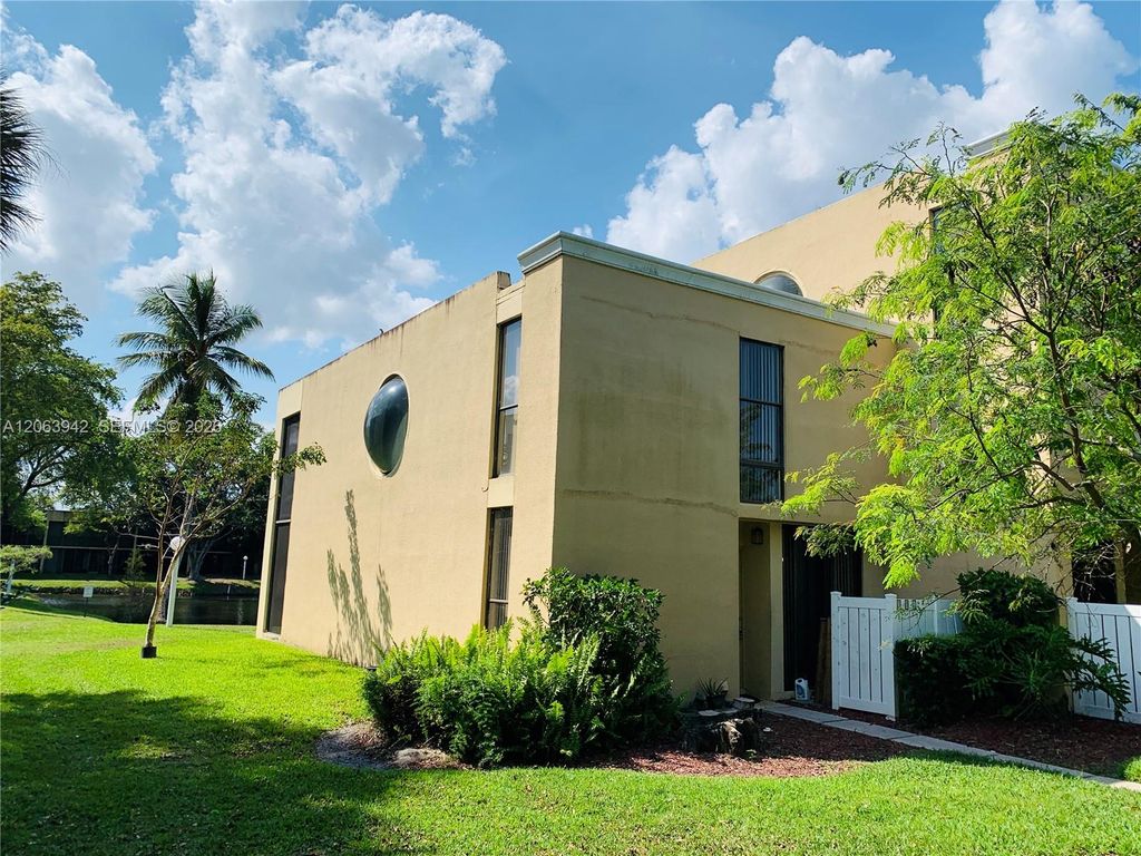 2961 SW 87th Ave 301, Davie, FL 33328