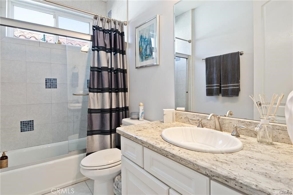 Image 4 of property listing at 15102 Greenleaf, Los Angeles, CA 91403