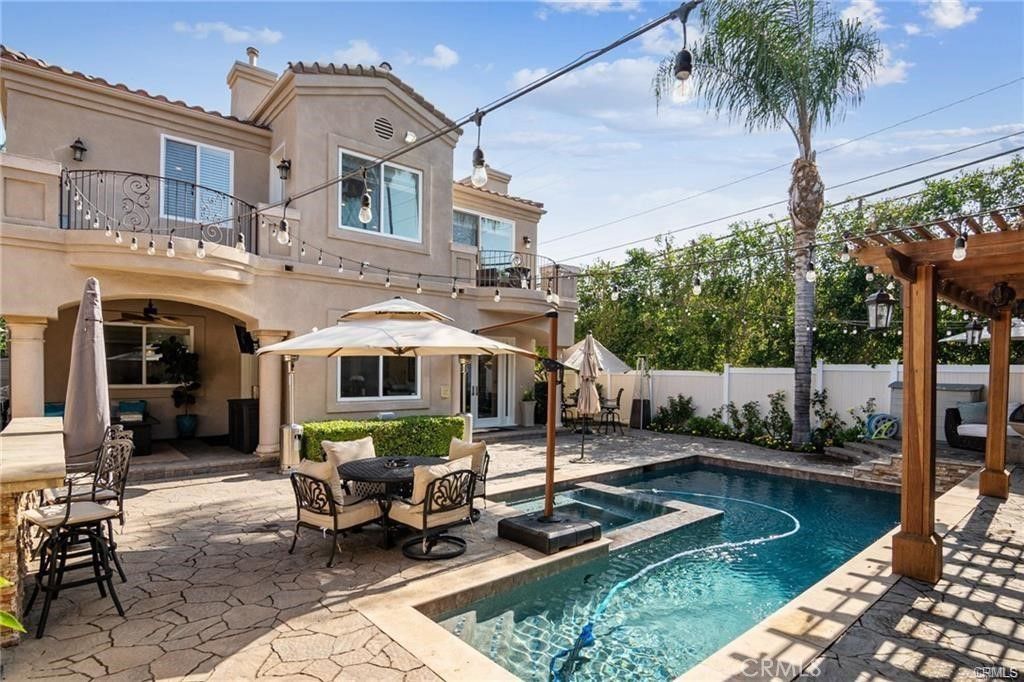 Image 6 of property listing at 15102 Greenleaf, Los Angeles, CA 91403