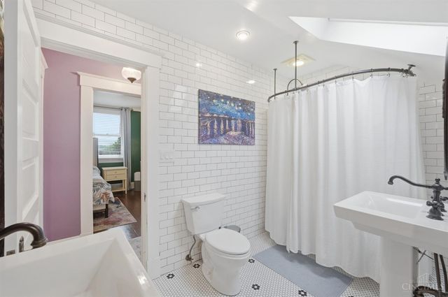 3040 Taylor Avenue, Cincinnati, OH 45220