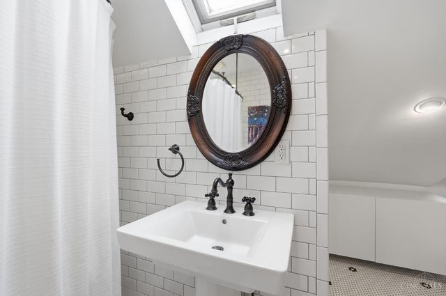 3040 Taylor Avenue, Cincinnati, OH 45220