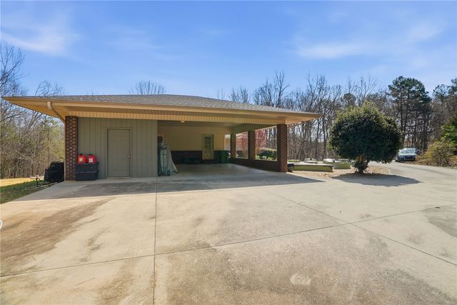 129 Tyler Lane, West Union, SC 29696