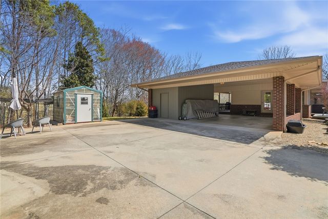 129 Tyler Lane, West Union, SC 29696