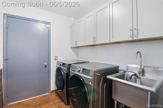 28877 Walnut Grove Lane, Southfield, MI 48034