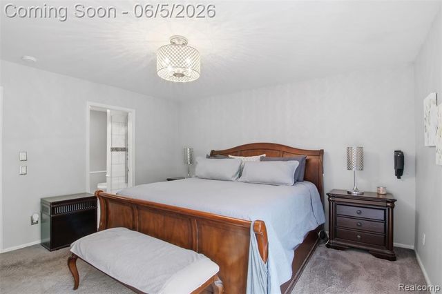 28877 Walnut Grove Lane, Southfield, MI 48034
