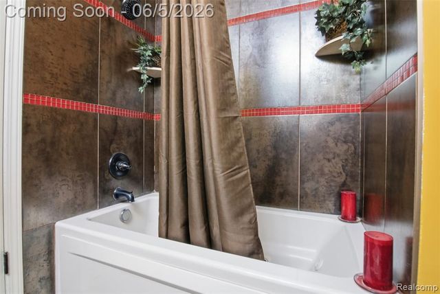 28877 Walnut Grove Lane, Southfield, MI 48034