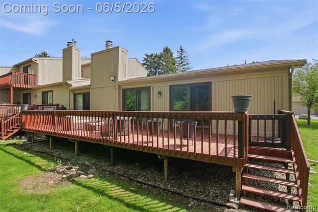 28877 Walnut Grove Lane, Southfield, MI 48034