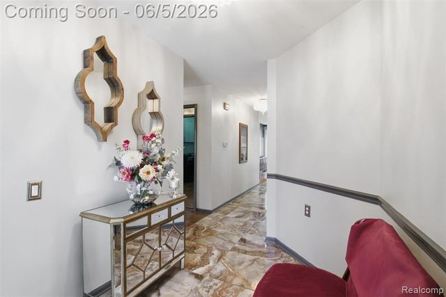 28877 Walnut Grove Lane, Southfield, MI 48034