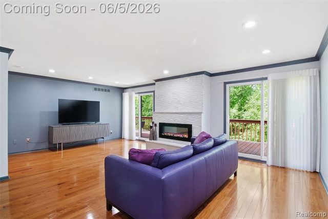 28877 Walnut Grove Lane, Southfield, MI 48034