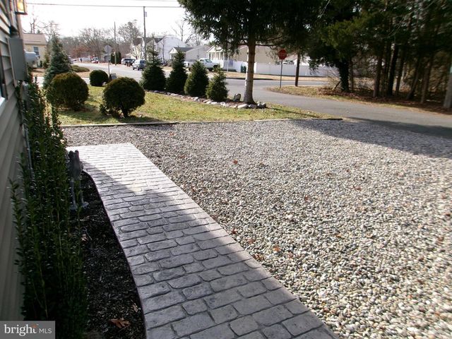 22 NUGENTOWN RD, Tuckerton, NJ 08087