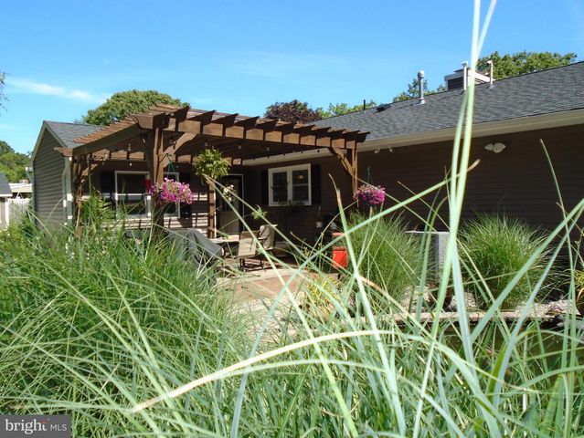 22 NUGENTOWN RD, Tuckerton, NJ 08087