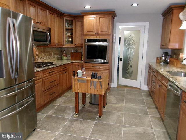 22 NUGENTOWN RD, Tuckerton, NJ 08087