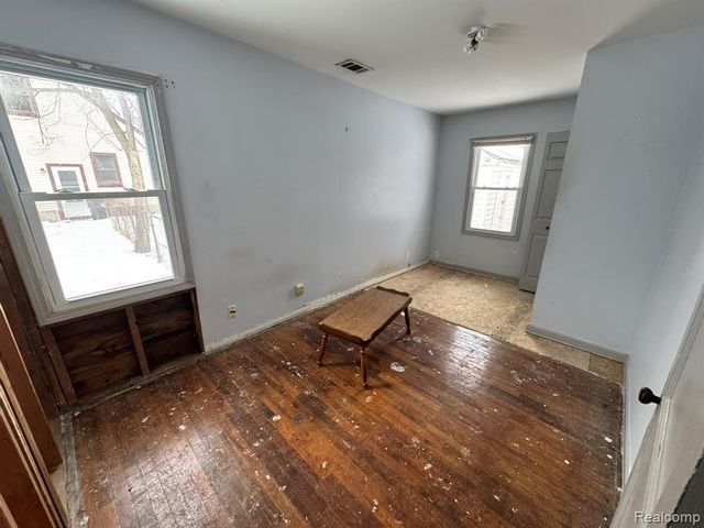 25012 Midland, Redford, MI 48239