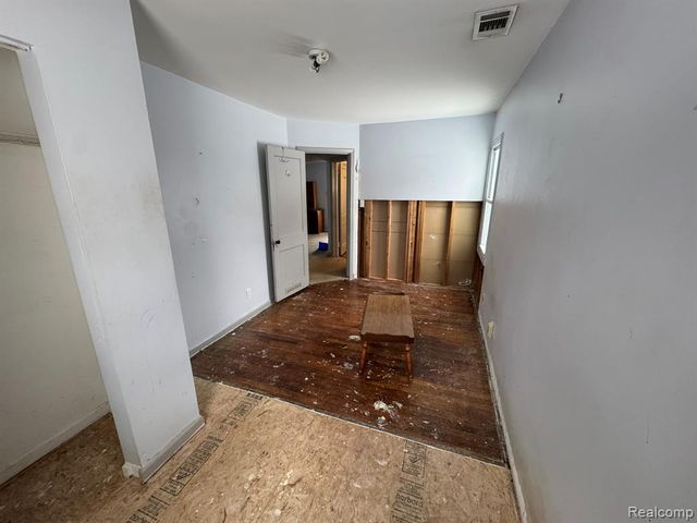 25012 Midland, Redford, MI 48239