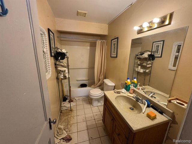 25012 Midland, Redford, MI 48239