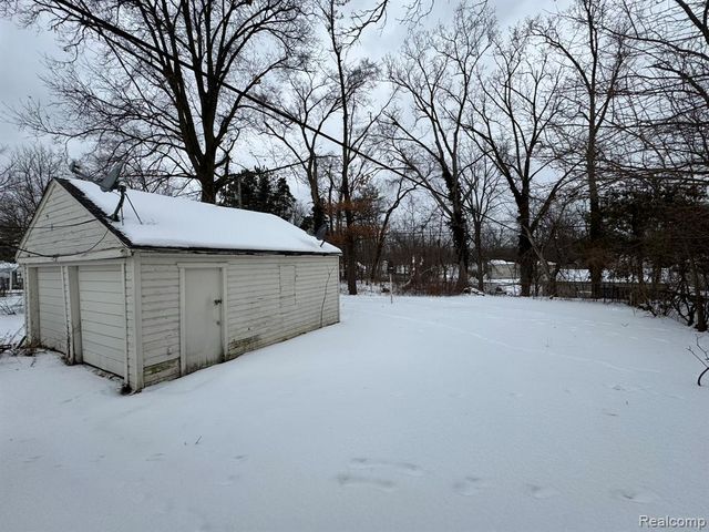 25012 Midland, Redford, MI 48239