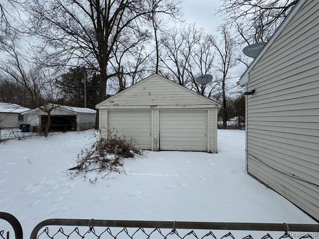 25012 Midland, Redford, MI 48239