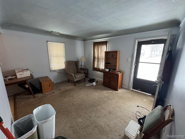 25012 Midland, Redford, MI 48239