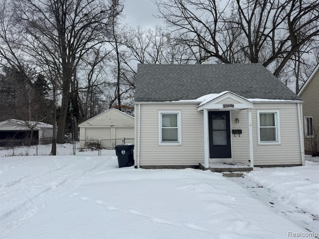 25012 Midland, Redford, MI 48239