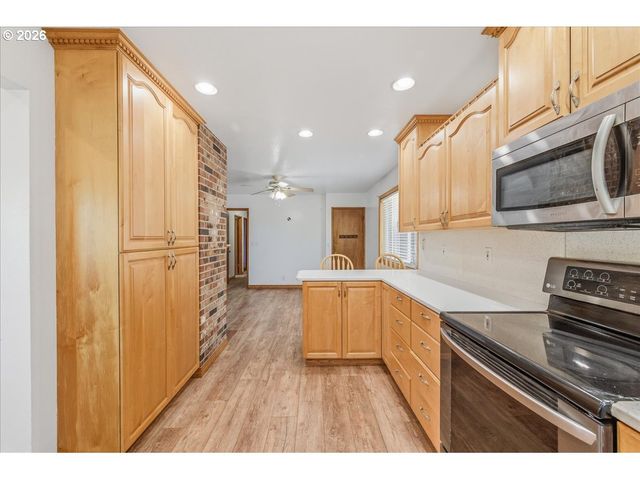 7910 N MCKENNA Ave, Portland, OR 97203
