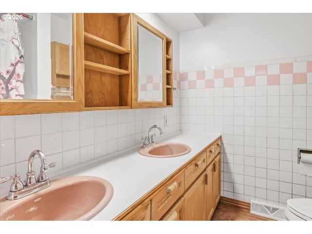 7910 N MCKENNA Ave, Portland, OR 97203