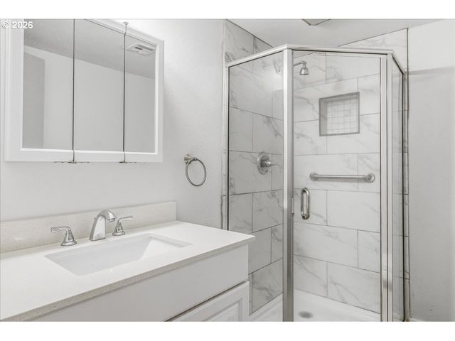 7910 N MCKENNA Ave, Portland, OR 97203