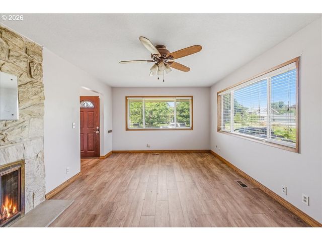 7910 N MCKENNA Ave, Portland, OR 97203