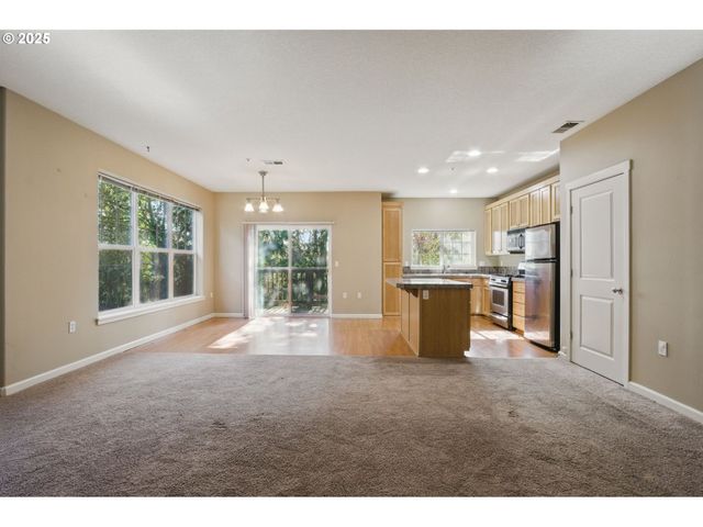 22864 Sw FOREST CREEK Dr 200, Sherwood, OR 97140