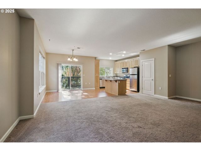 22864 Sw FOREST CREEK Dr 200, Sherwood, OR 97140