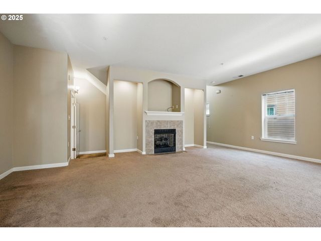 22864 Sw FOREST CREEK Dr 200, Sherwood, OR 97140